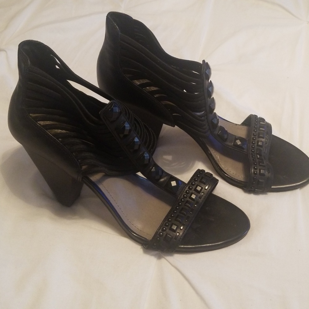 Black strappy, gorgeous heel.